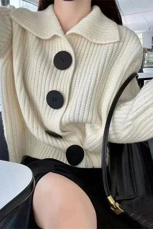 Agnes Cozy Cardigan: Effortless Style and Comfort for Every Season