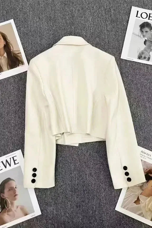 Albertha Classic Blazer: Timeless Elegance for Effortless Style and Confidence