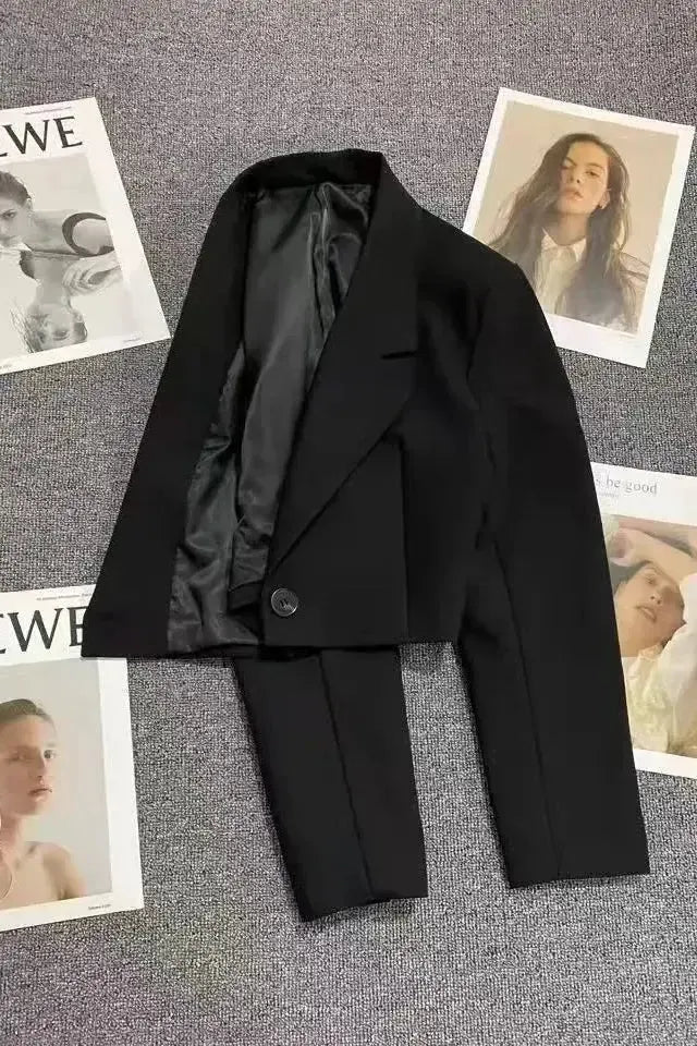 Albertha Classic Blazer: Timeless Elegance for Effortless Style and Confidence