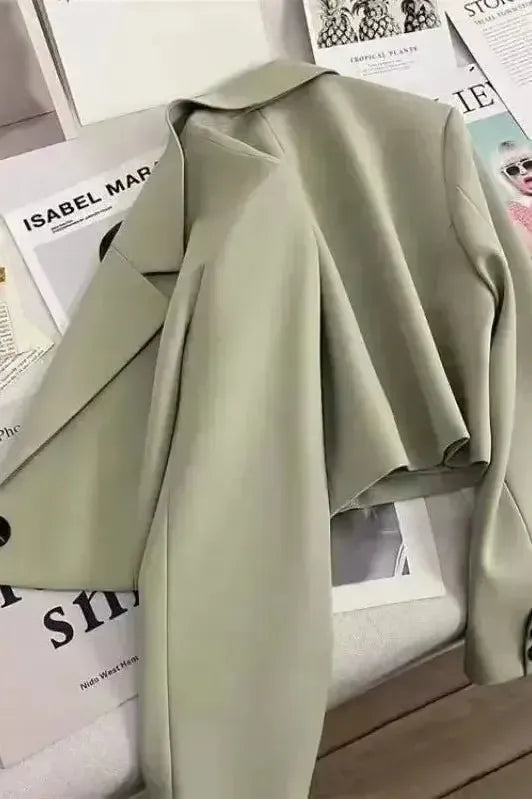 Albertha Classic Blazer: Timeless Elegance for Effortless Style and Confidence