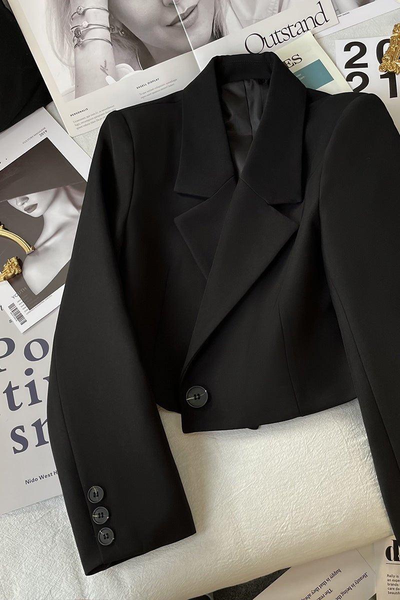 Albertha Classic Blazer: Timeless Elegance for Effortless Style and Confidence