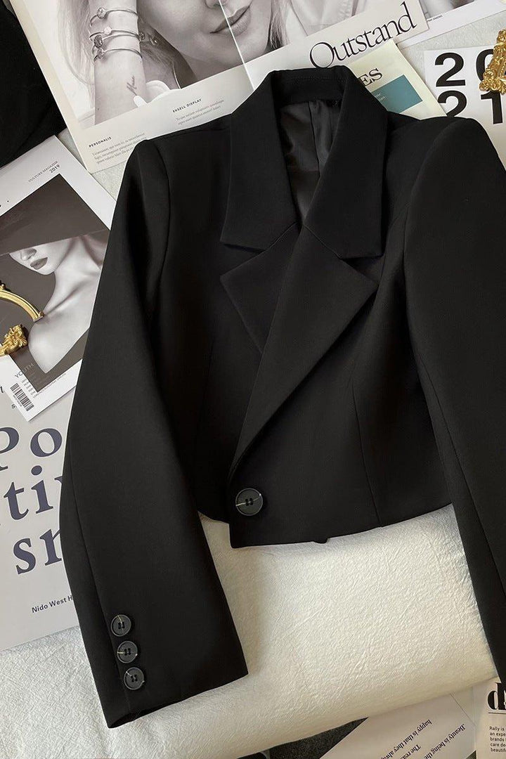 Albertha Classic Blazer: Timeless Elegance for Effortless Style and Confidence