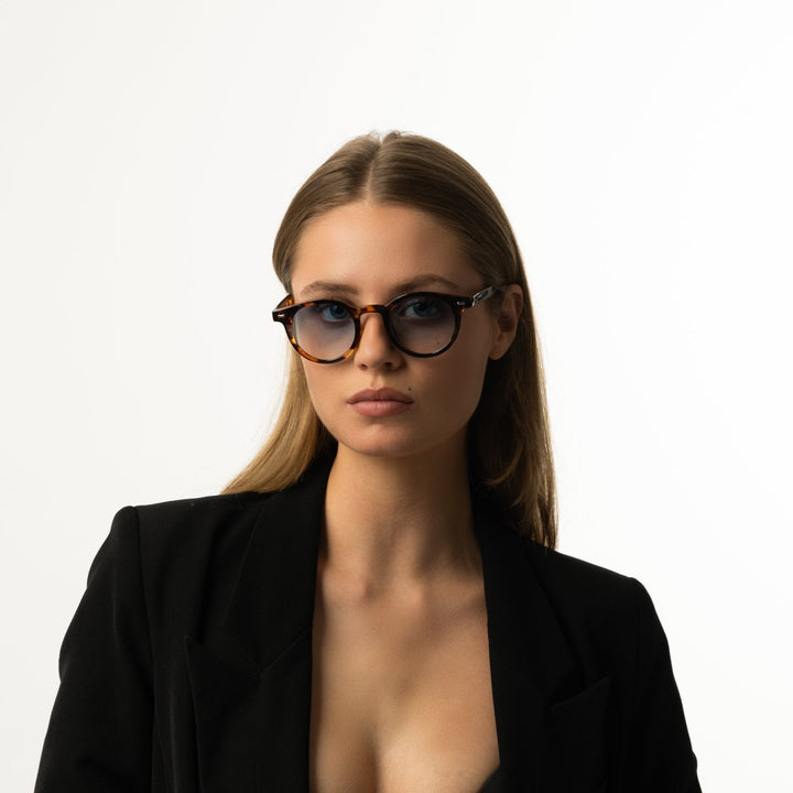 Emilie | Gafas Lahti: Estilo Elegante y Protección UV para tus Ojos