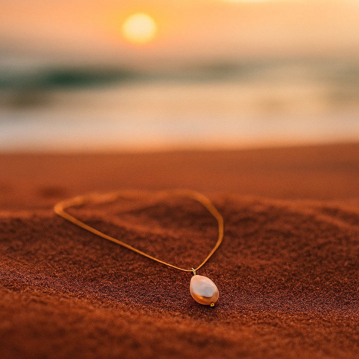 Collar Freja con Bisel Dorado: Elegancia y Estilo para Brillar en Cada Ocasión
