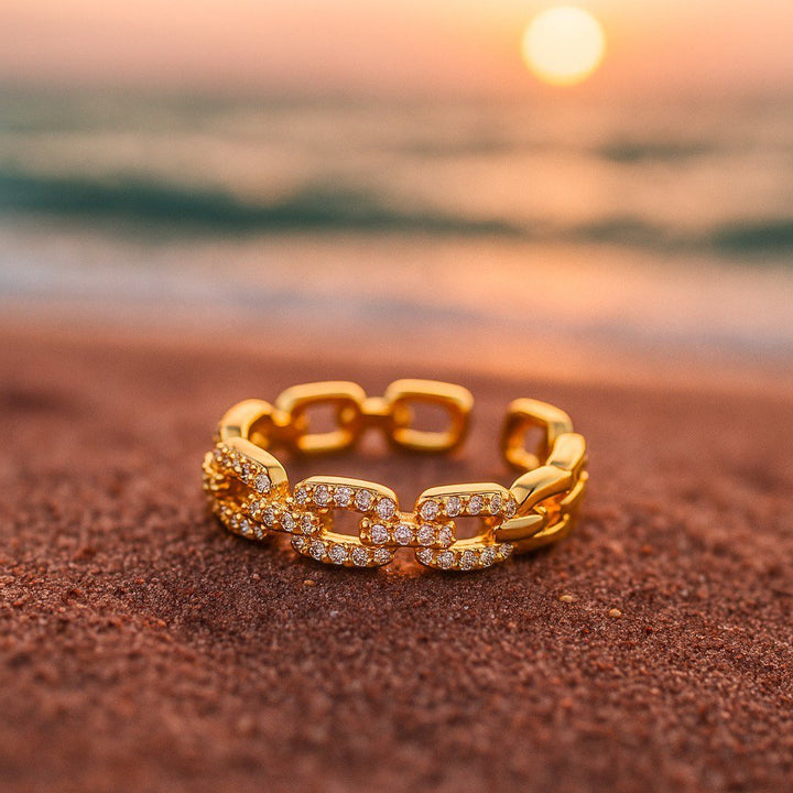 Anillo Julie de Circonita: Elegancia Brillante para Resaltar tu Estilo