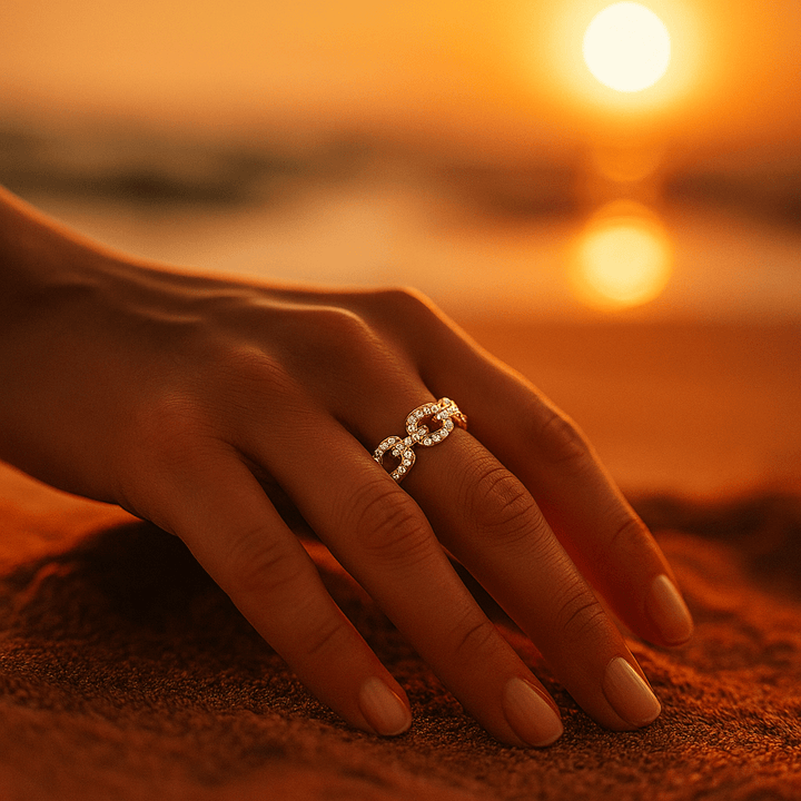 Anillo Julie de Circonita: Elegancia Brillante para Resaltar tu Estilo