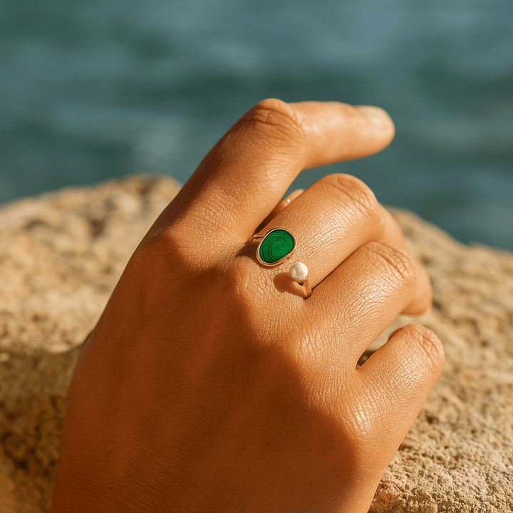 Anillo de Plata Lylia Kirstine: Elegancia Atemporal para Brillar en Cada Ocasión