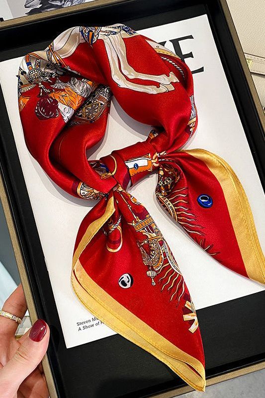 Bufanda de Seda Lærke: Elegancia y Confort para Cada Ocasión