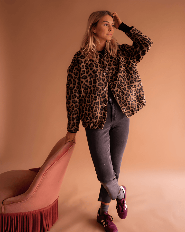 Leona | Chaqueta Bomber con Estampado de Leopardo