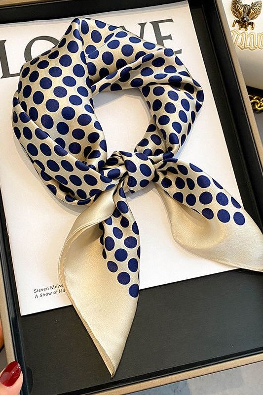 Paño de Seda Louise: Elegancia y Suavidad para Realzar tu Estilo