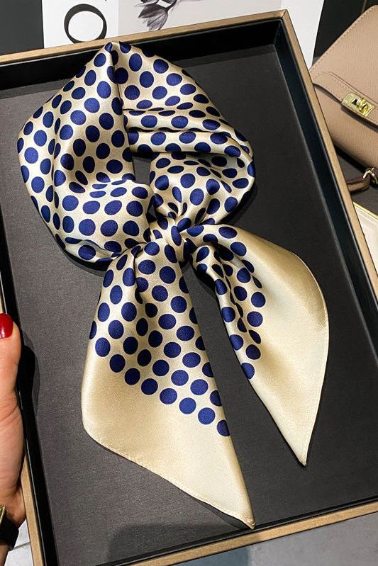 Paño de Seda Louise: Elegancia y Suavidad para Realzar tu Estilo