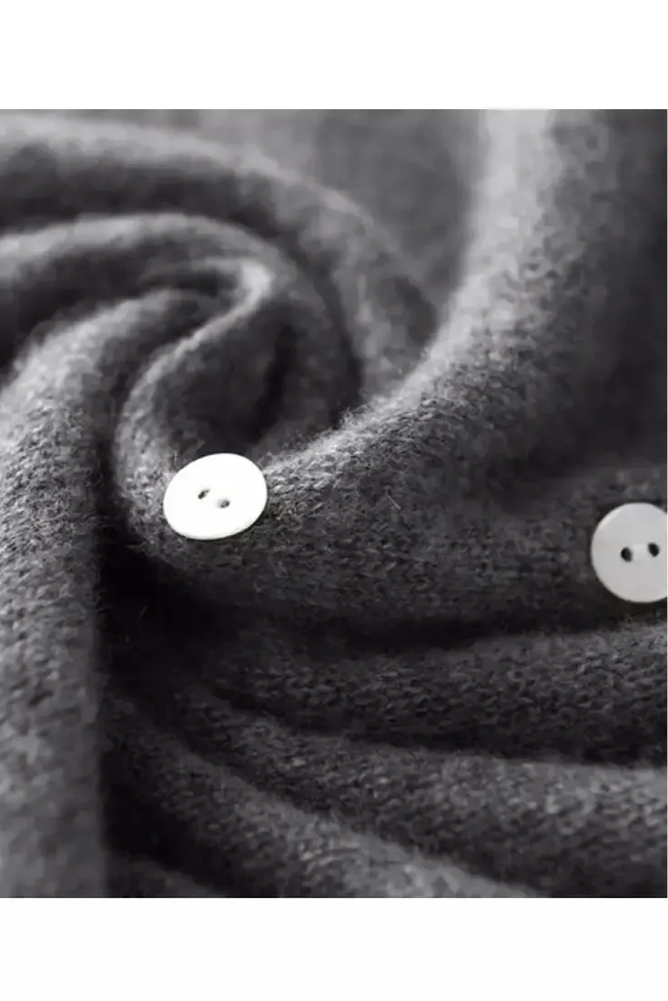 Maja Timeless Cardigan: Effortless Style and Comfort for Every Occasion