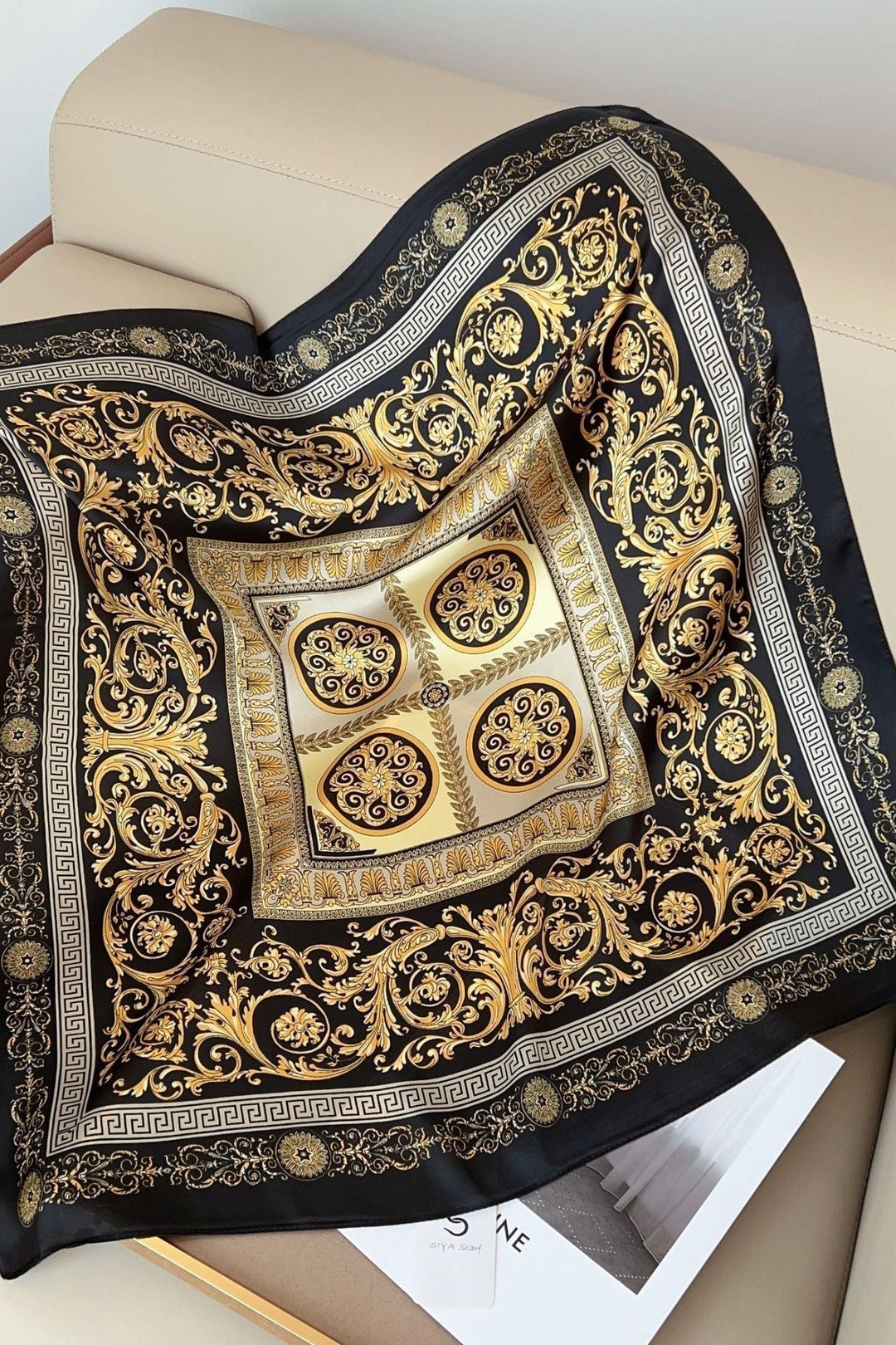 Chal de Seda Valeria Mathilde: Elegancia y Confort para Cada Ocasión