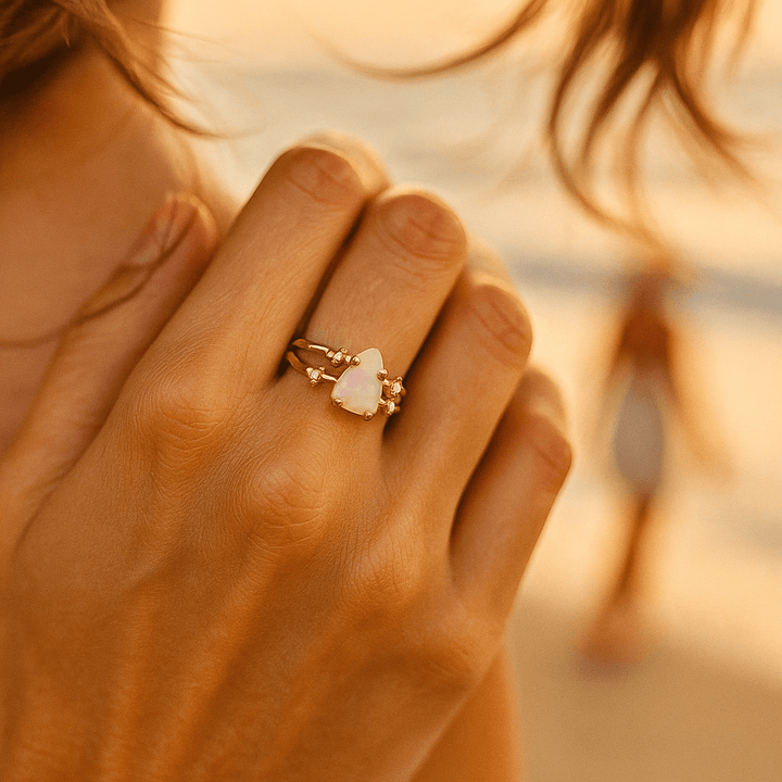 Nora | Elegante anillo de plata con piedra lunar que ilumina tu estilo y resalta tu belleza