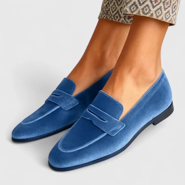 Mocasines de Terciopelo Azul Olivia: Elegancia y Comodidad para Cada Ocasión
