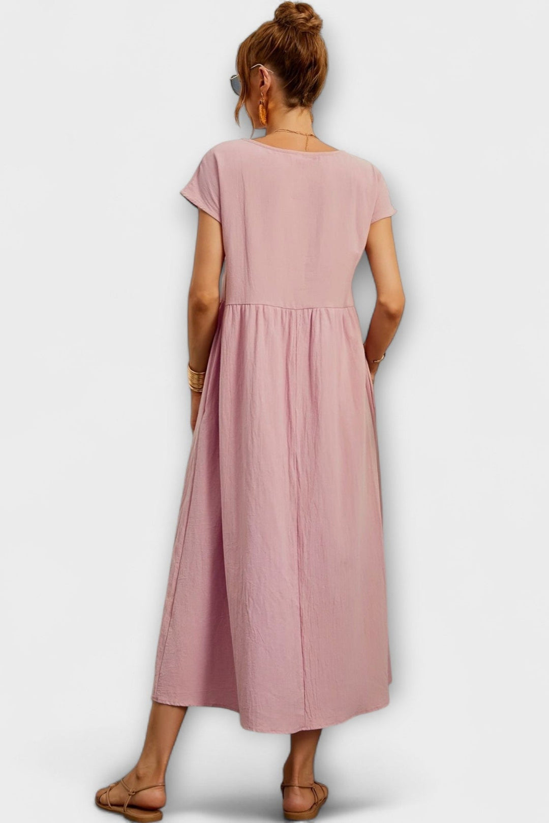 "Pernille | Vestido con bolsillos laterales" can be rewritten as "Pernille | Vestido con bolsillos laterales elegantes".