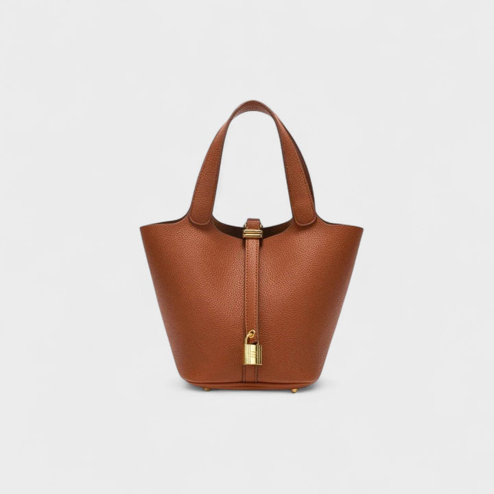 Signe Piccolo 18: Elegancia Compacta para Espacios Modernos