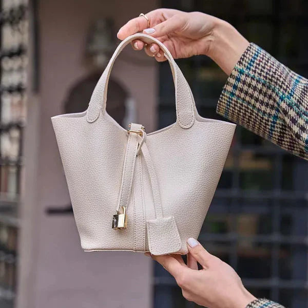 Signe Piccolo 18: Elegancia Compacta para Espacios Modernos