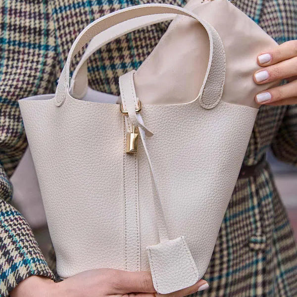 Signe Piccolo 18: Elegancia Compacta para Espacios Modernos