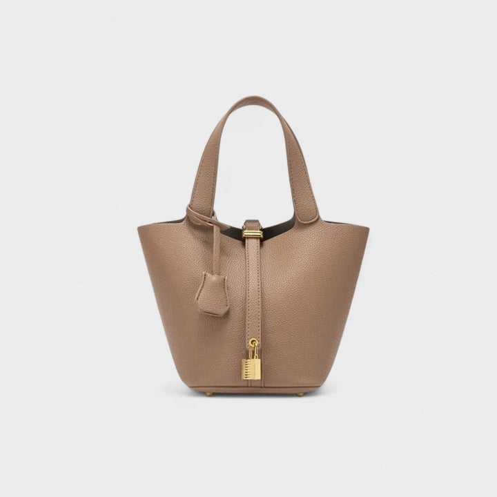 Signe Piccolo 18: Elegancia Compacta para Espacios Modernos