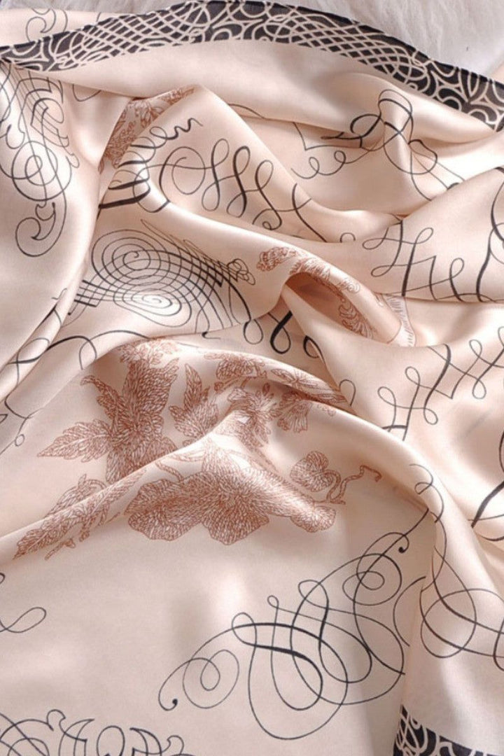 Chal de Seda Signe: Elegancia y Suavidad para Cada Ocasión