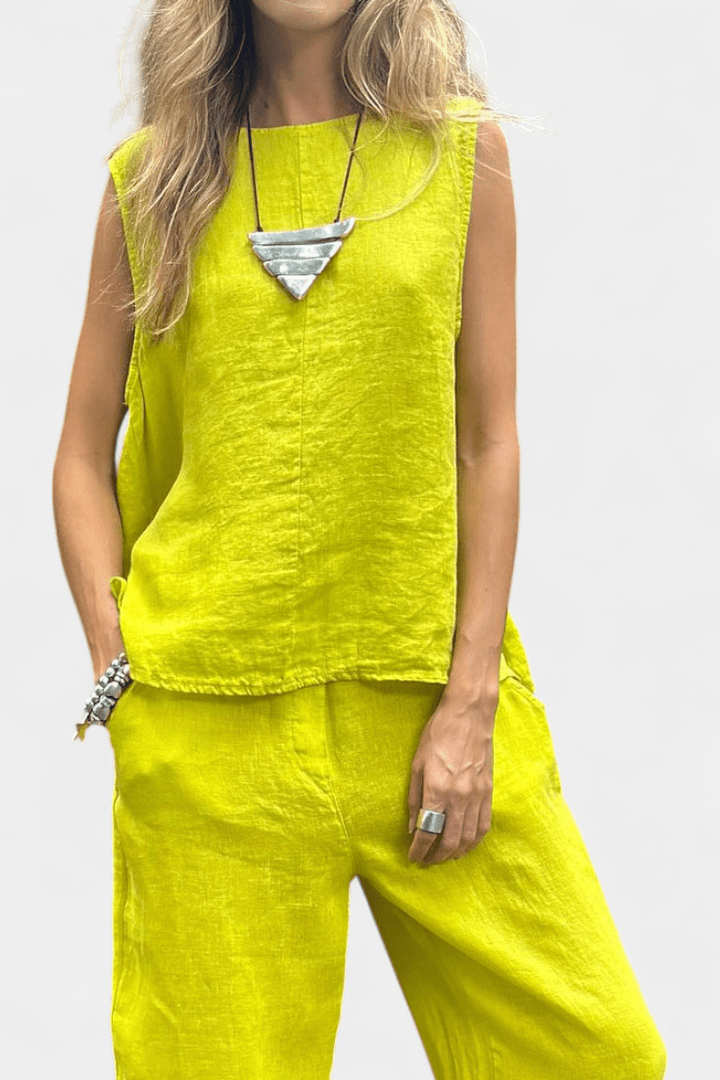 Solveig Minimalist Set: Effortless Style for a Timeless Look