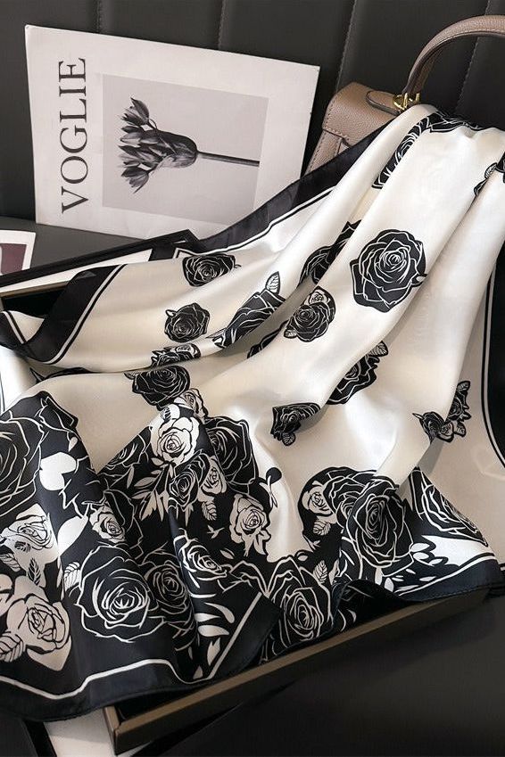 Chal de Seda Elodie Viola: Elegancia y Sofisticación para Cada Ocasión