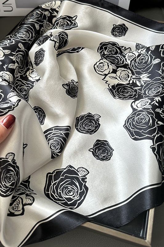 Chal de Seda Elodie Viola: Elegancia y Sofisticación para Cada Ocasión