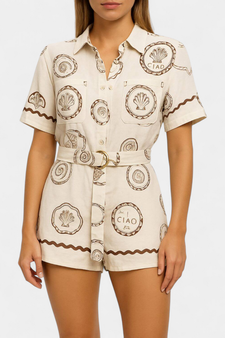 Seashell Mono Camiseta con Detalle de Concha y Botones